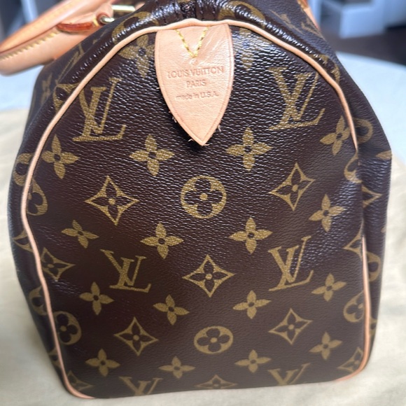 Louis Vuitton Speedy 30 in Monogram Canvas - Picture 5 of 11